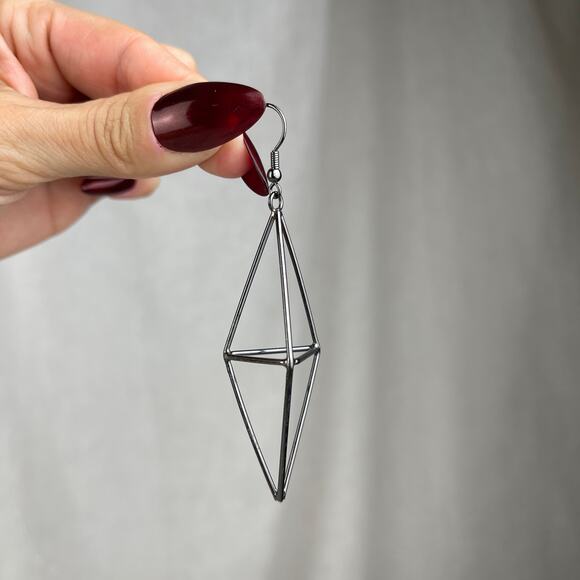 Dark Silver Gunmetal Geometric Earrings Pyramid Diamond Tetrahedron Shape NWOT - Picture 16 of 16